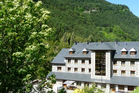 hotel-camping-bielsa-exterior